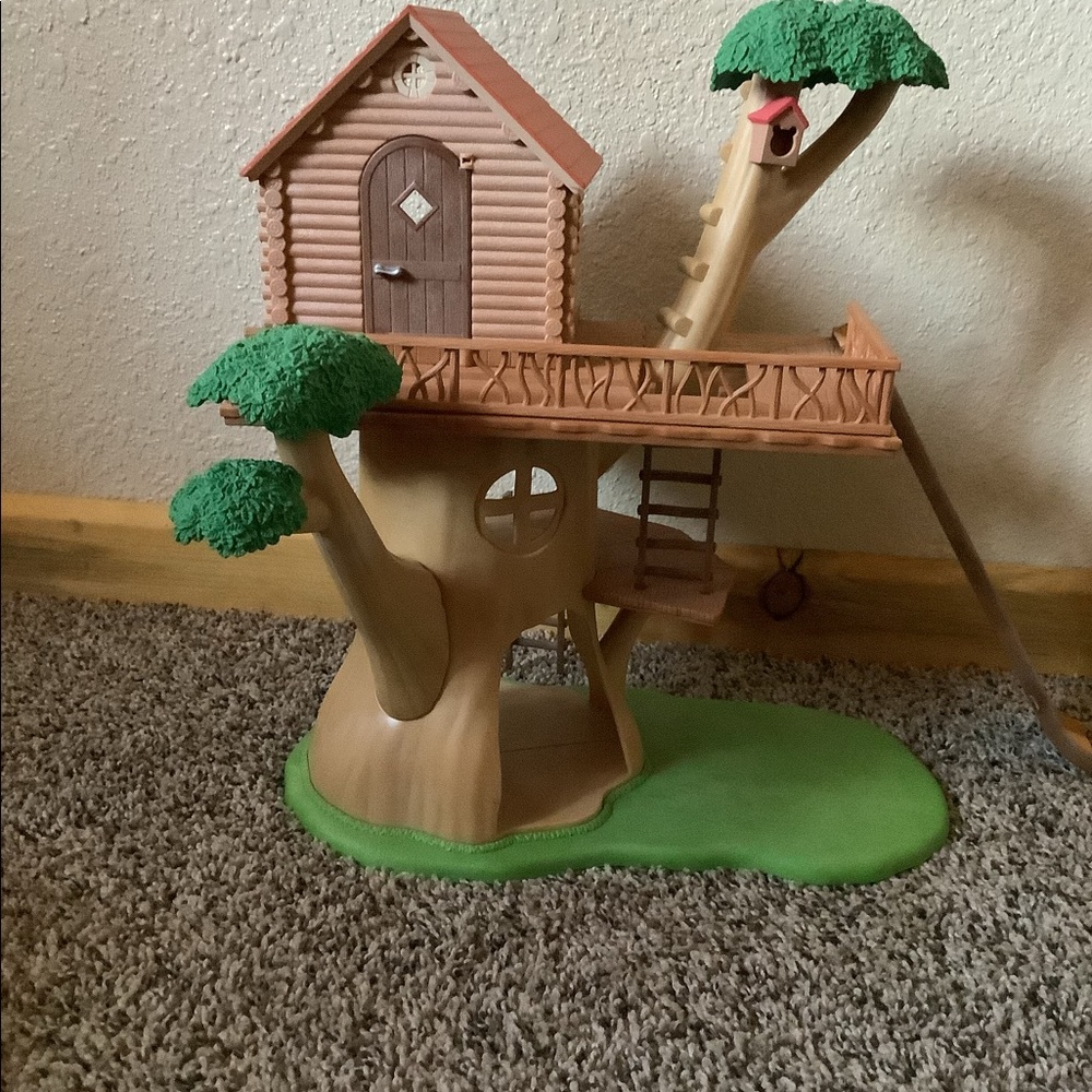 *SOLD*Calico Critter jungle house